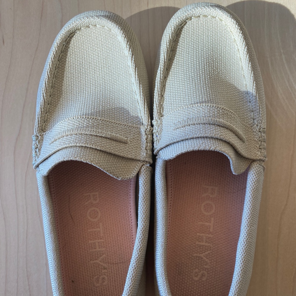 Rothys The Driver like new in sesame size 5.5